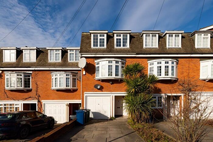 3 Bedroom Town House For Sale In Austell Gardens, Mill Hill, NW7