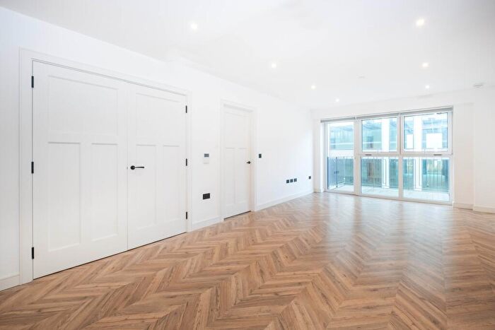 2 Bedroom Apartment To Rent In Brook Street Kingston Upon Thames, KT1