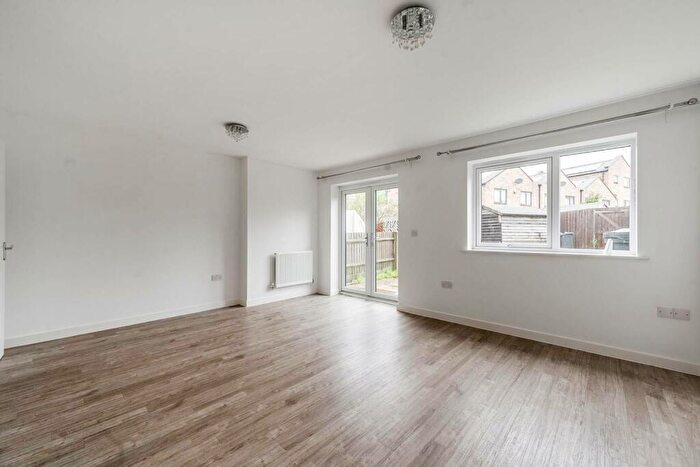 5 Bedroom Detached House To Rent In Fenton Road, Headstone, Harrow, HA2