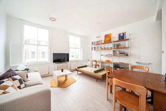 2 Bedroom Flat For Sale In Shakspeare Walk, Stoke Newington, N16