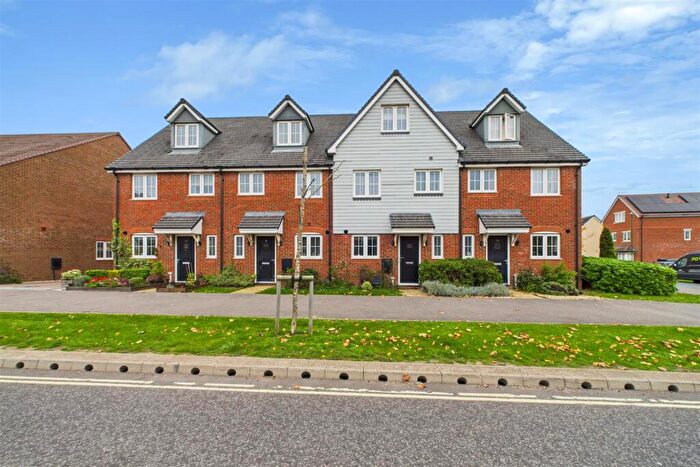 3 Bedroom Town House For Sale In Longacres, Chichester, PO20