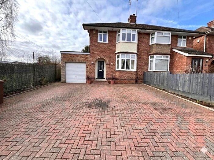 3 Bedroom Semi Detached House For Sale In Lyncrest Avenue, Duston, Northampton, NN5