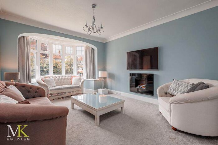 5 Bedroom Detached House For Sale In Cheriton Avenue, Bournemouth, BH7