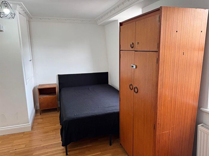 Studio To Rent In Roman Road, London, E3