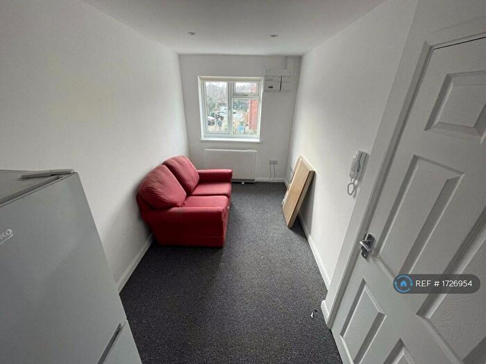 1 Bedroom Flat To Rent In Cricket Road, Oxford, OX4