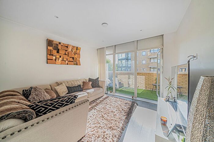 1 Bedroom Flat For Sale In Frazer Nash Close, Isleworth, Middlesex, TW7
