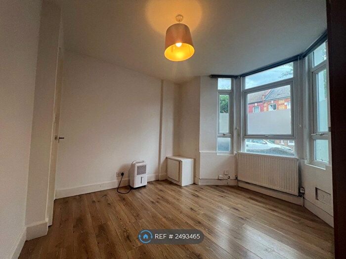 2 Bedroom Flat To Rent In Rushmore Road, London, E5