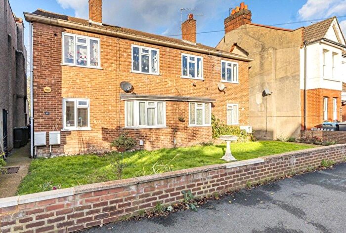 1 Bedroom Flat For Sale In Albemarle Gardens, New Malden, KT3