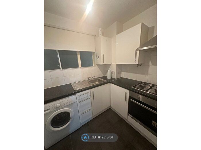 1 Bedroom Flat To Rent In Rockley Court, London, W14