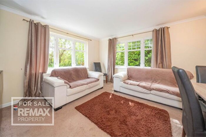 3 Bedroom Flat For Sale In Lindsay Gardens, Bathgate, EH48