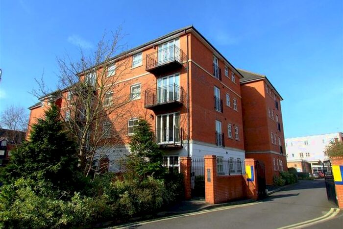 2 Bedroom Flat To Rent In Market Street, Newbury RG14