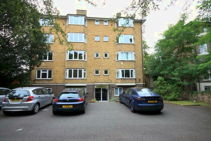 2 Bedroom Flat To Rent In St. Johns Park, London, SE3