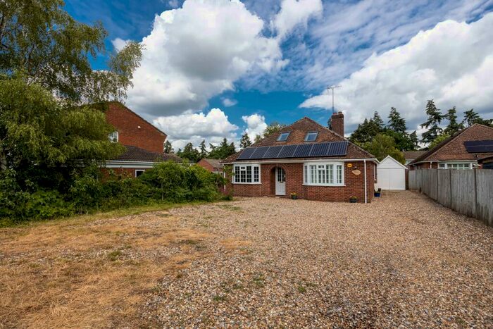3 Bedroom Detached House To Rent In New Road, Newbury, RG14