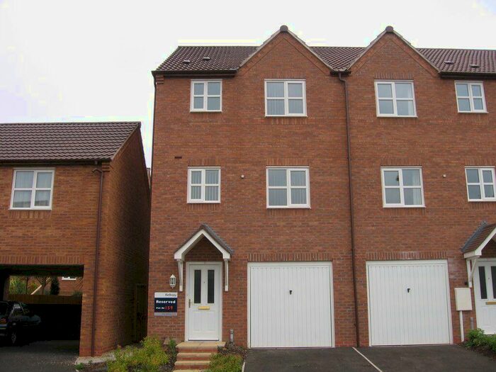4 Bedroom Town House To Rent In Stonebow Close, Loughborough, LE11