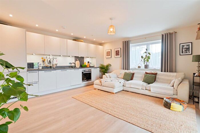 1 Bedroom Flat For Sale In Mill Hall, Aylesford, ME20