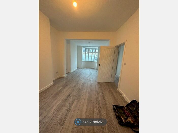 3 Bedroom End Of Terrace House To Rent In Elsenham Road, Grimsby, DN31