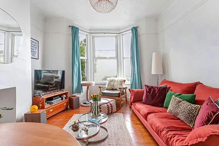 2 Bedroom Maisonette For Sale In Albert Road, Leyton, E10