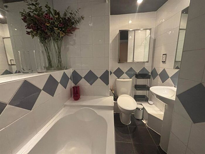 2 Bedroom Flat To Rent In Albion Street, Leeds, LS2