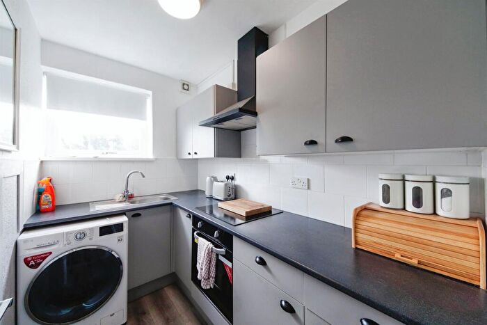 1 Bedroom Apartment For Sale In Lode Lane, Solihull, B92