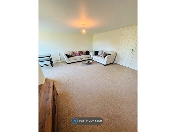 2 Bedroom Flat To Rent In Nyall Court, Gidea Park, RM2