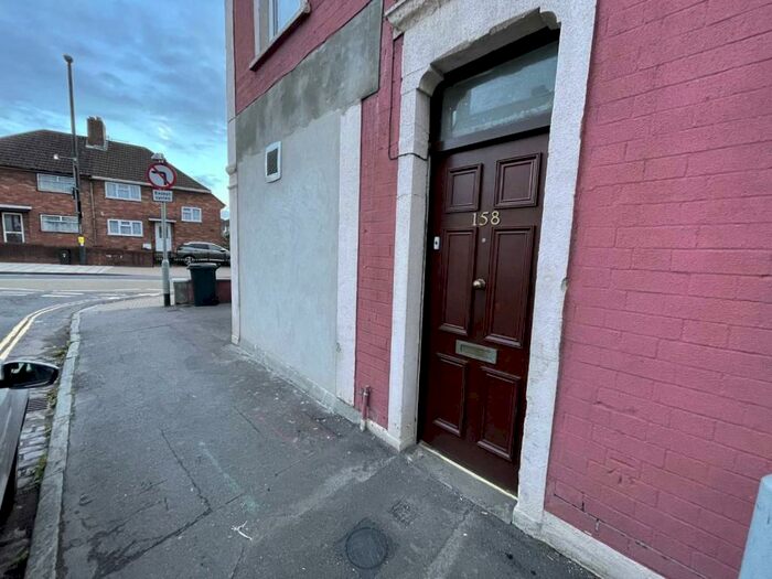 2 Bedroom Flat To Rent In St. Johns Lane, Bristol, BS3