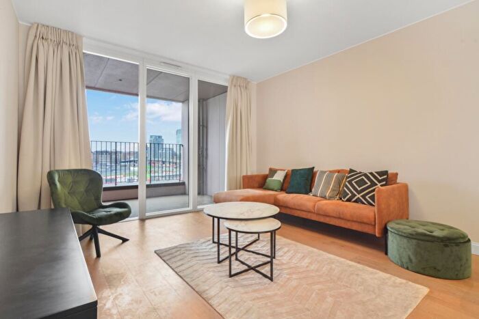 3 Bedroom Flat To Rent In Sugar House Lane Sugar House Island, E15