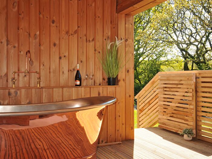 1 Bedroom Lodge For Sale In The Hideout, Stonerush Lakes, Lanreath, Looe, Cornwall, PL13