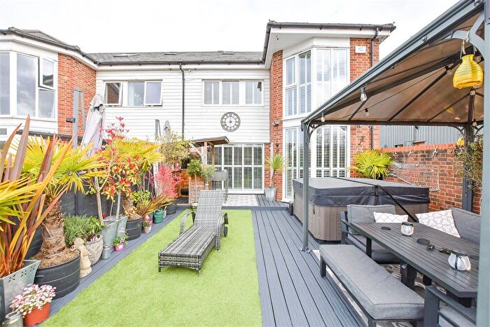 4 Bedroom Town House For Sale In Waterside Quay, Aylesford, Kent, ME20
