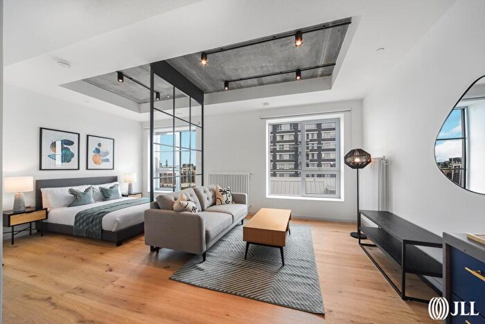 Flat To Rent In Douglass Tower, Good Luck Hope, E14