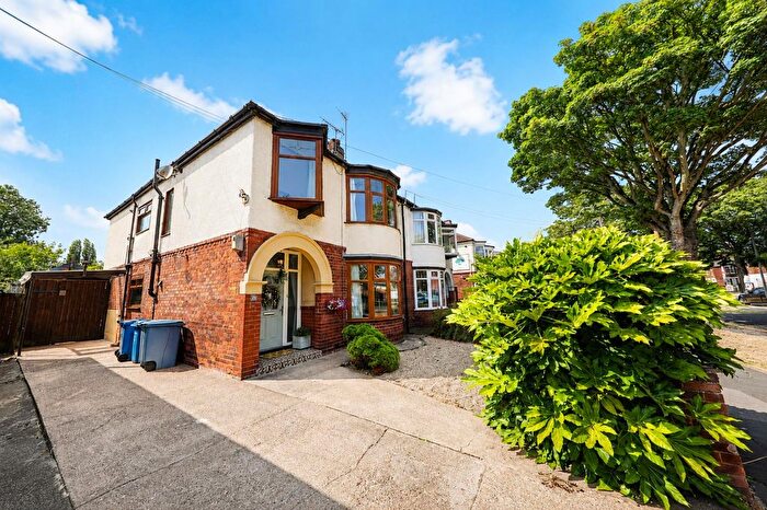 4 Bedroom Semi-Detached House For Sale In Hall Road, Hull, HU6