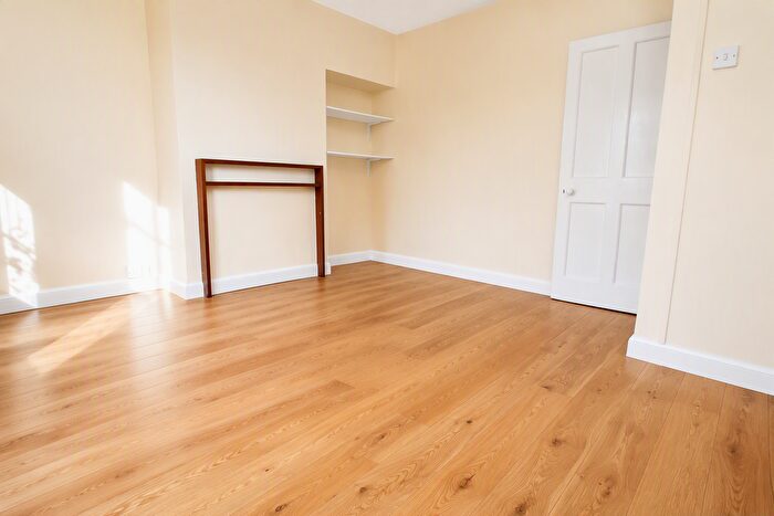 3 Bedroom Property To Rent In Hassop Walk, London, SE9