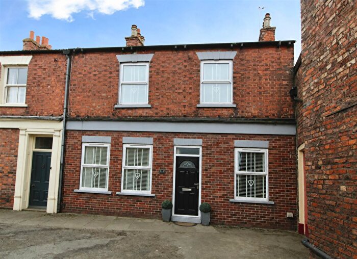 4 Bedroom End Of Terrace House For Sale In Canterbury Close, Beverley, DN14