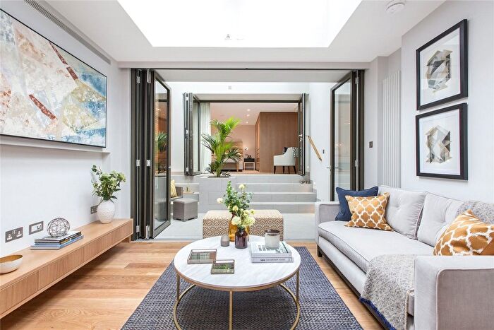 2 Bedroom Flat To Rent In Crown Reach, London, SW1V
