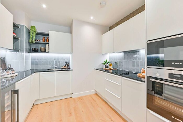 3 Bedroom Flat For Sale In Lombard Square, Plumstead, SE28