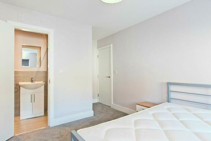 2 Bedroom Flat To Rent In Apartment, Lynthorpe House, City Centre, S1