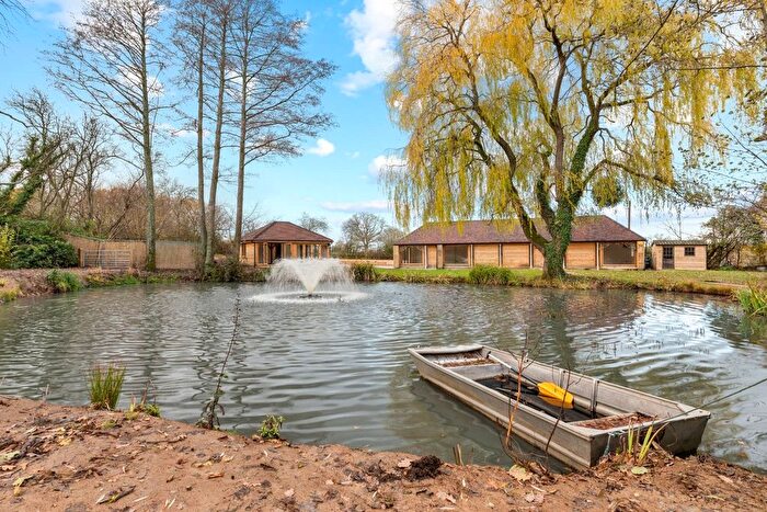 3 Bedroom Detached Bungalow To Rent In Hever Road, Edenbridge, TN8