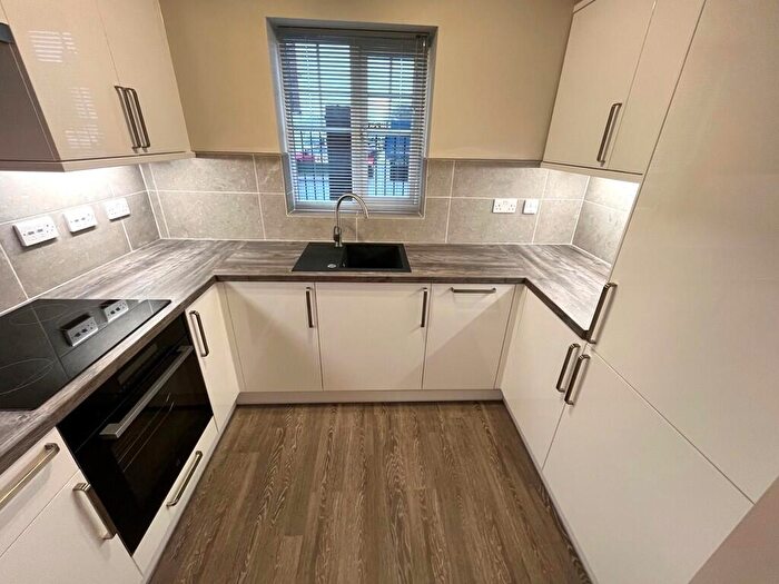 2 Bedroom Flat To Rent In Leyland Lane, Leyland, PR25