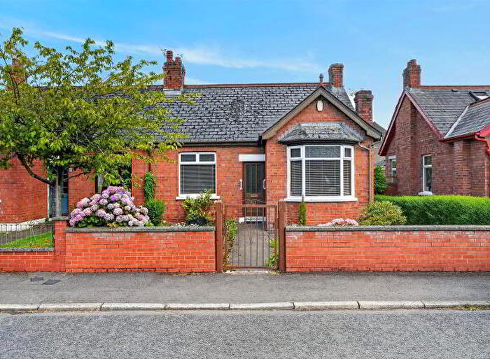 3 Bedroom Semi-detached Bungalows For Sale In Prince Edward Park, Belfast, BT9