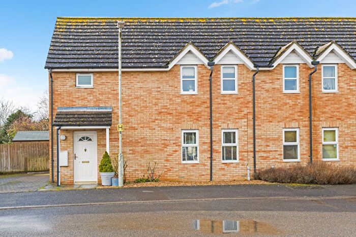 3 Bedroom Semi-Detached House For Sale In Glebe Close, Bedford, MK44