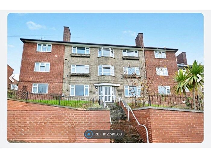 2 Bedroom Flat To Rent In Middlegate, Birstall, Batley, WF17