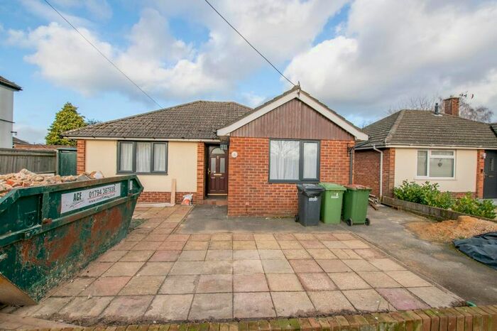 3 Bedroom Detached Bungalow To Rent In Brookfield Road, Fair Oak, Eastleigh, SO50