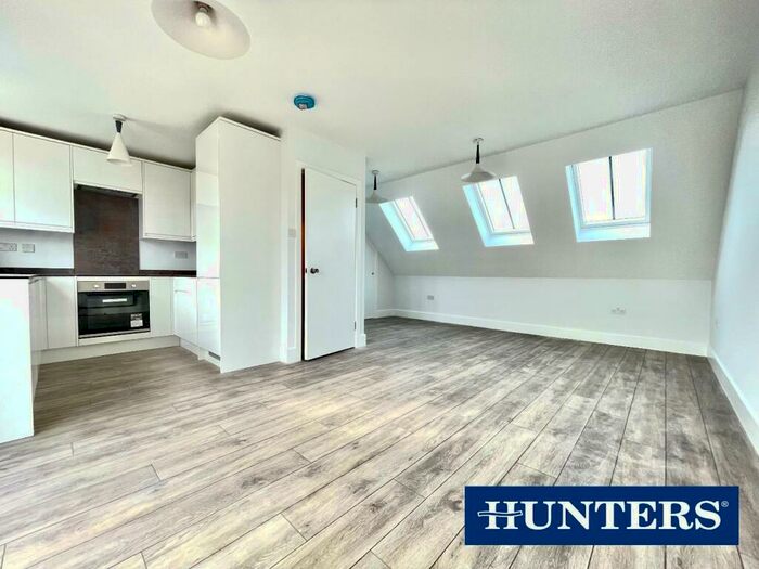 3 Bedroom Maisonette To Rent In West Barnes Lane, New Malden, KT3