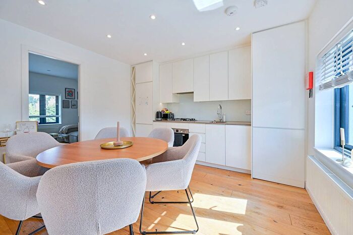 2 Bedroom Flat For Sale In The Fairway, East Acton, Acton, W3