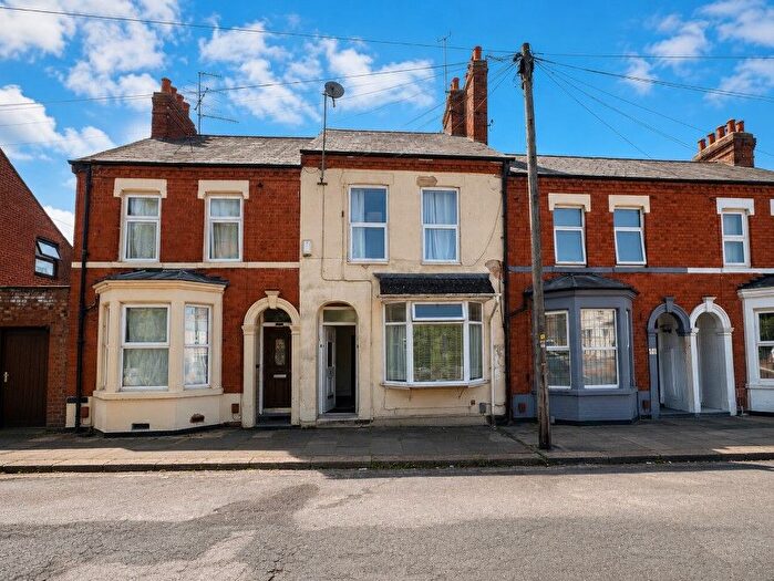 6 Bedroom Terraced House For Sale In Balmoral Road, Northampton, Northamptonshire, NN2