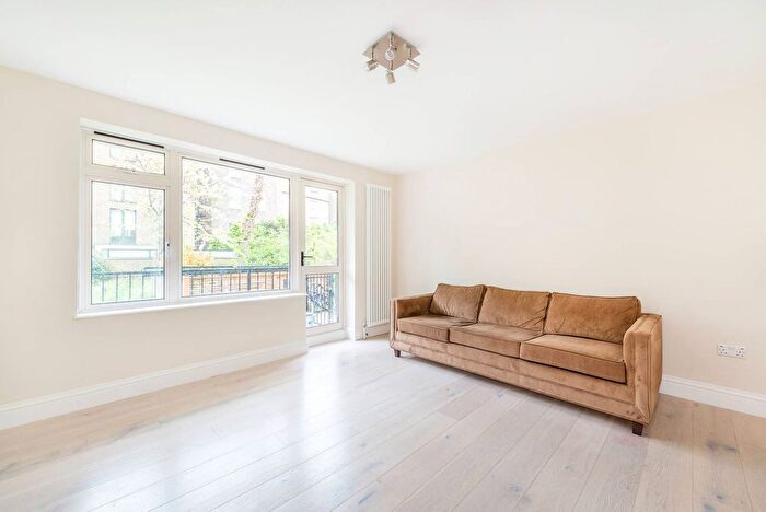 2 Bedroom Flat To Rent In Aldridge Road Court, Westbourne Park, London, W11