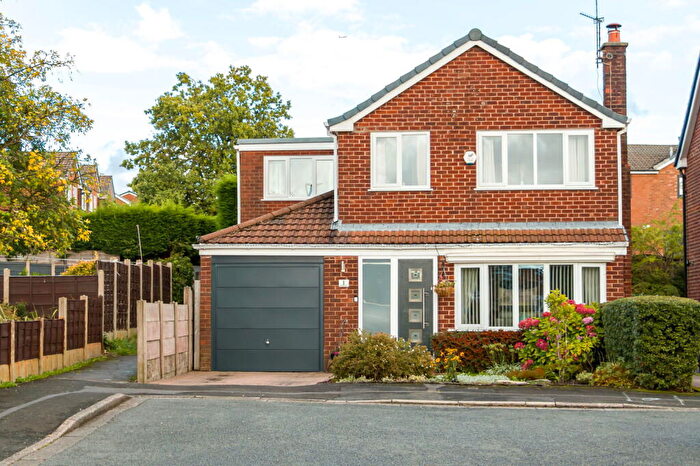 4 Bedroom Detached House For Sale In Rufford Close, Ashton-Under-Lyne, Lancashire, OL6