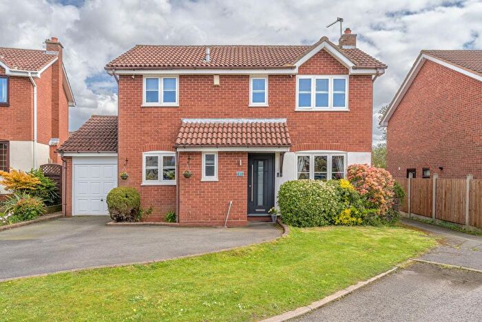 3 Bedroom Detached House For Sale In Roper Way, Woodsetton, DY3