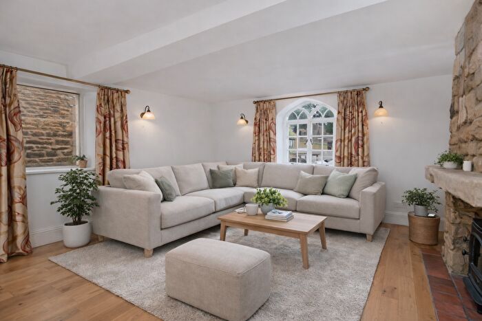 3 Bedroom Cottage For Sale In Malting Lane, Geddington, NN14