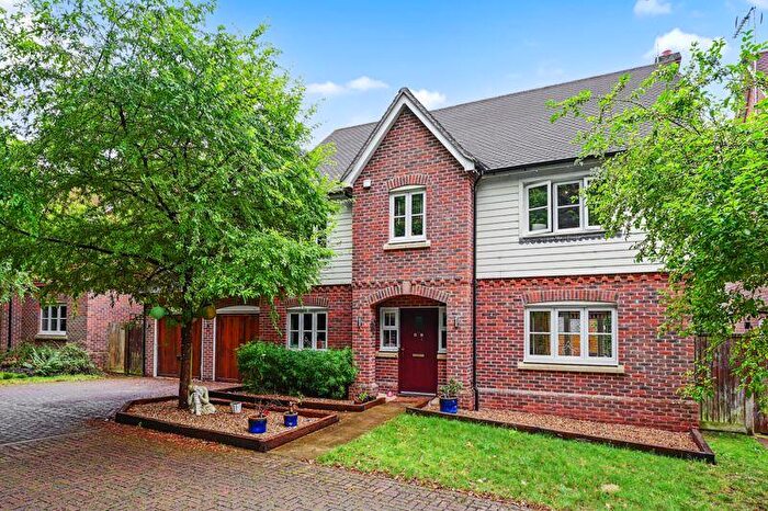5 Bedroom Detached House To Rent In Langley Grove, Hook, RG27