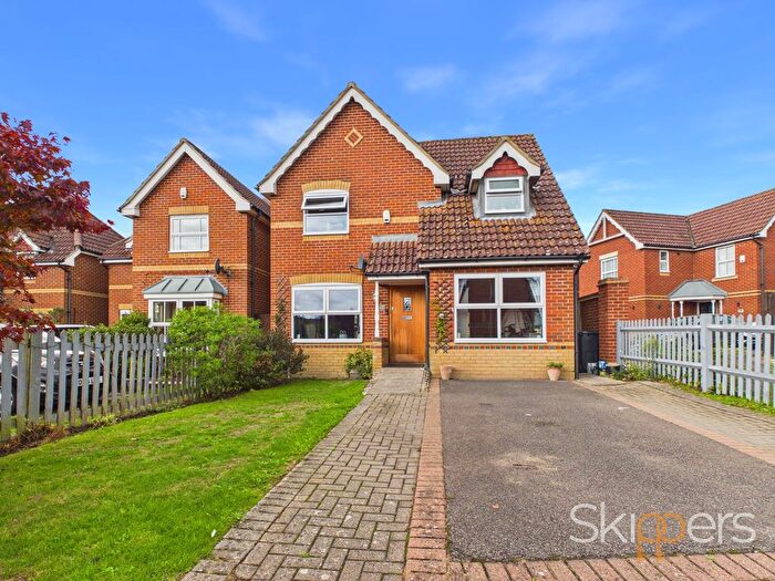 3 Bedroom Detached House For Sale In Siskin Close, Kennington, TN25